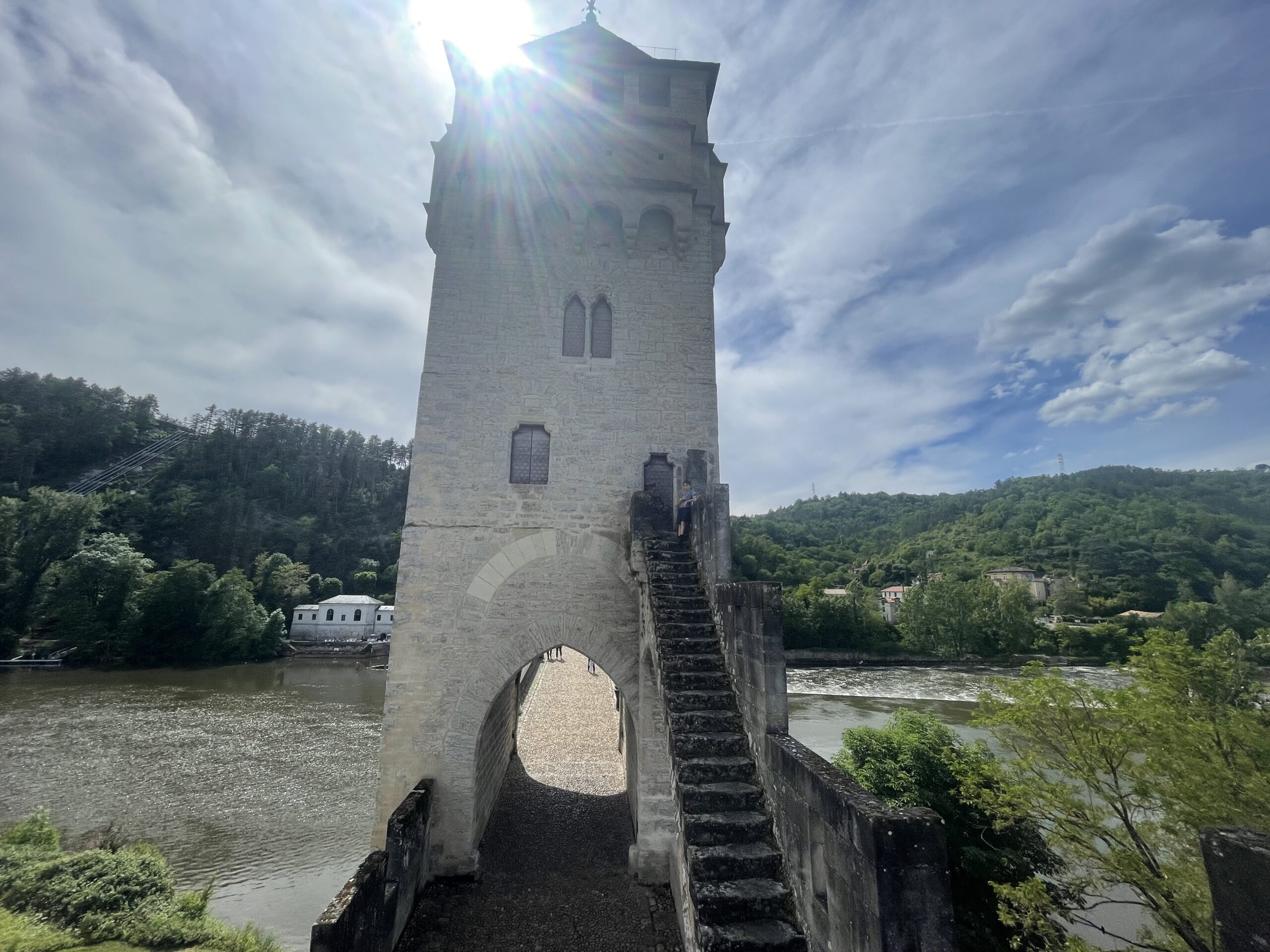 Tour de pierre et escalier du pont Valentré à Cahors